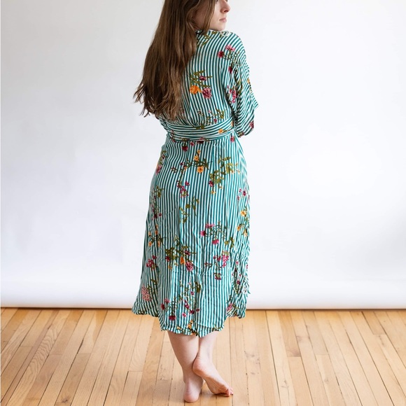 Green and White Floral Summer Dress - Picture 3 of 3